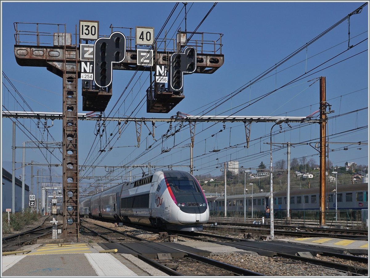 The inoui TGV 803 is leaving the Chambéry-Challes-Les-Eaux Station.

22.03.2022
