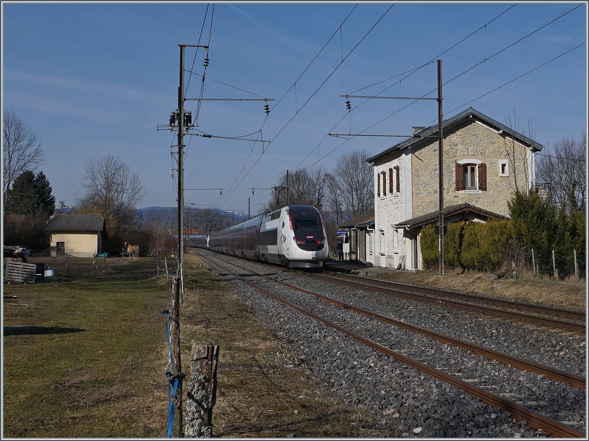 The inoui TGV Duplex Rame 240 on the way to Annecy in St-Laurent,. 

12.02.2022 