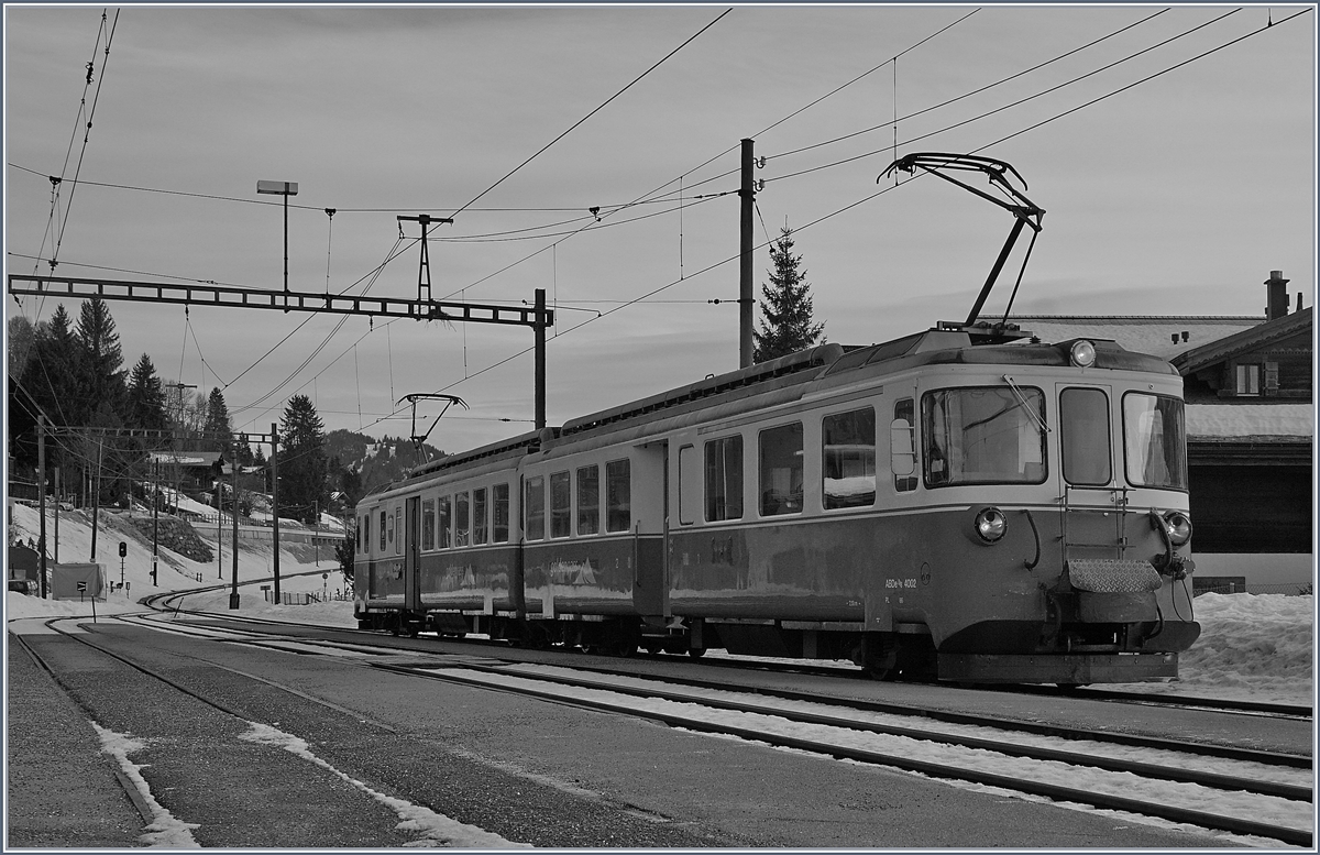 The MOB ABDe 8/8 4002  VAUD  by his stop in Schönried.
10.01.2018