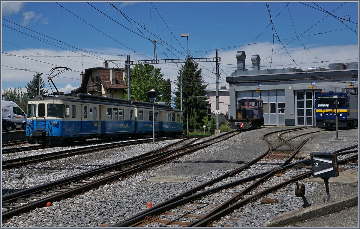 The MOB ABDe 8/8 4004  Fribourg  is arriving at Chernex.
30.06.2017