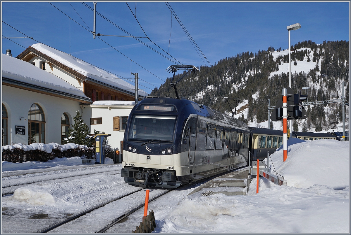 The MOB Alpina ABe 4/4 9304 with the RE 2214 GoldenPass MOB Belle Epoque from Montreux to Zweisimmen by his stop in Gruben.
06.02.2019