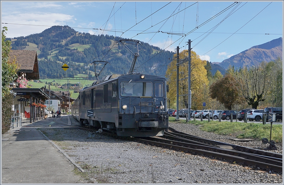The MOB GDe 4/4 6002 leaves Saanen with a GoldenPass Panoramique train to Montreux.

Oct 22, 2019