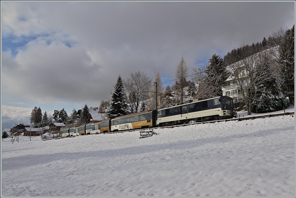 The MOB GDe 4/4 6005 with Panoramic Express on the way from Montreux to Zweisimmen by Les Avants.

02.12.2020