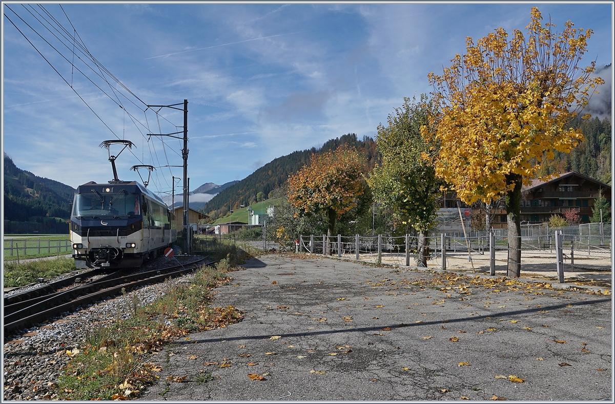 The MOB Ge 4/4 8001 wiht a Panoramic Express in Saanen.

22.10.2019
