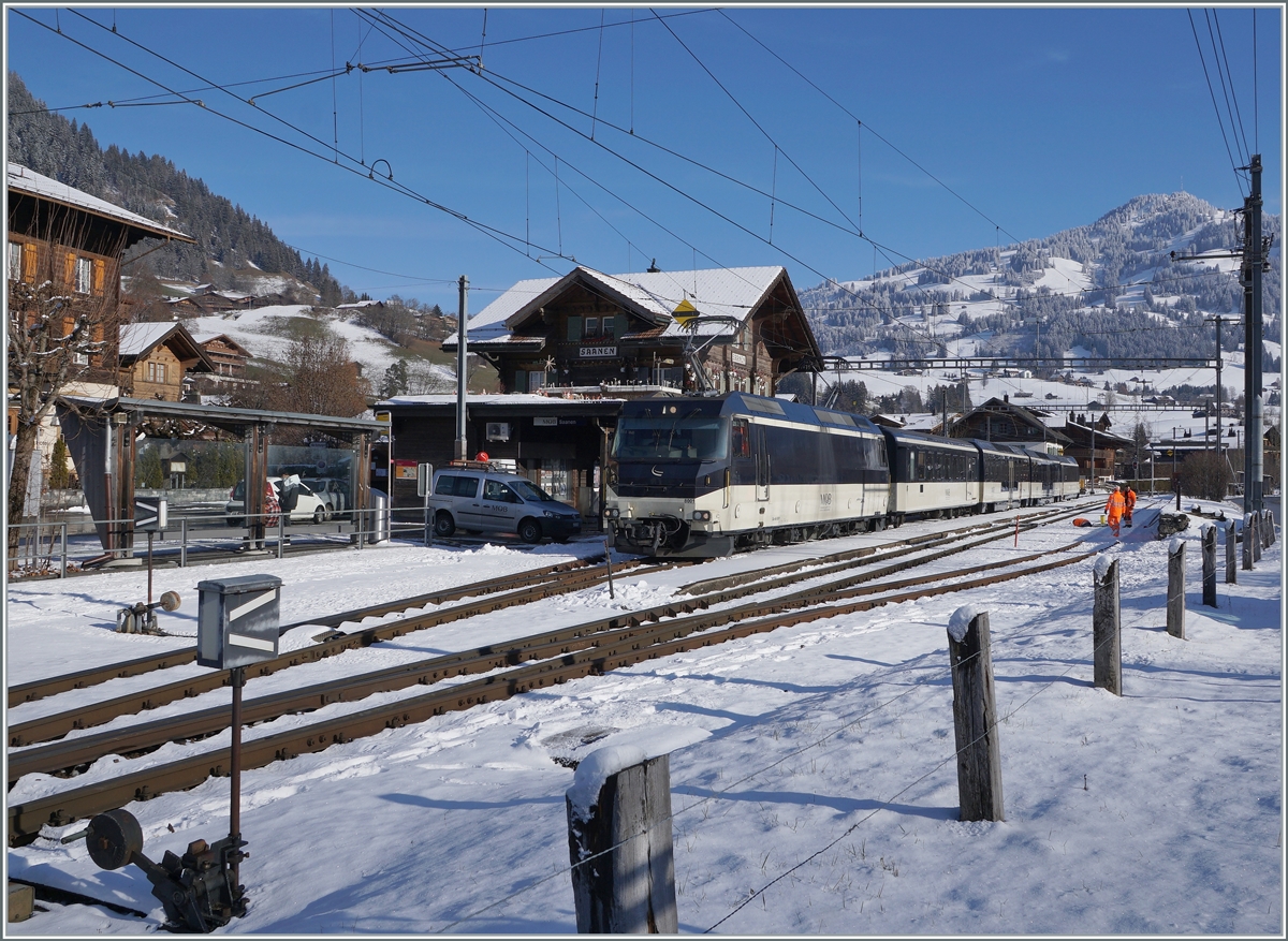 The MOB Ge 4/4 8001 with his PE 2119 GoldenPass MOB Panoramic on the way to Montreux by his stop in Saanen. 

03.12.2020