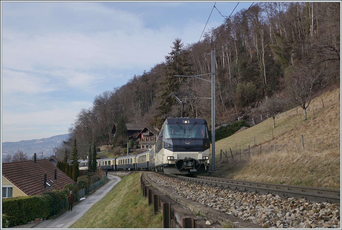 The MOB Ge 4/4 8002 wiht the GoldenPass Belle Epoque PE 2224 from Montreux to Zweisimmen by Chernex. 

09.01.202