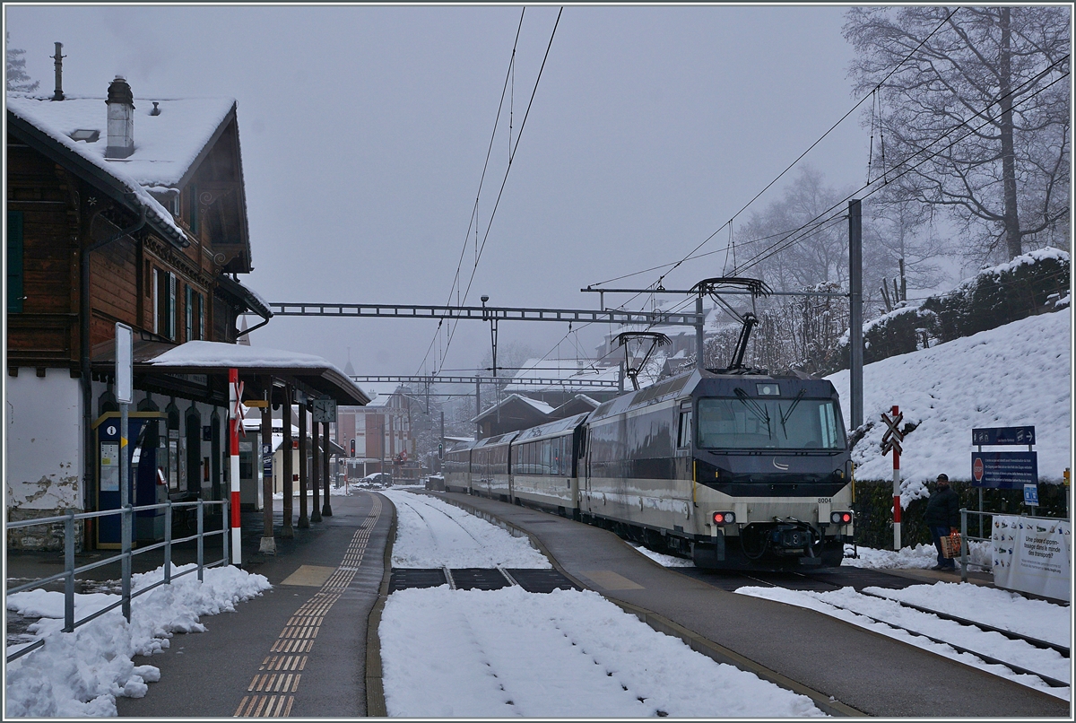 The MOB Ge 4/4 8004 with a Golden Pass Panoramic in Les Avants.

06.12.2020