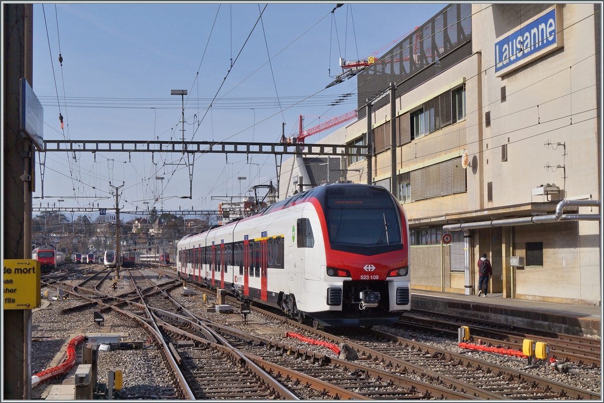 The new SBB RABe 523 109 on a test runs in Lausanne. 

19.02.2021