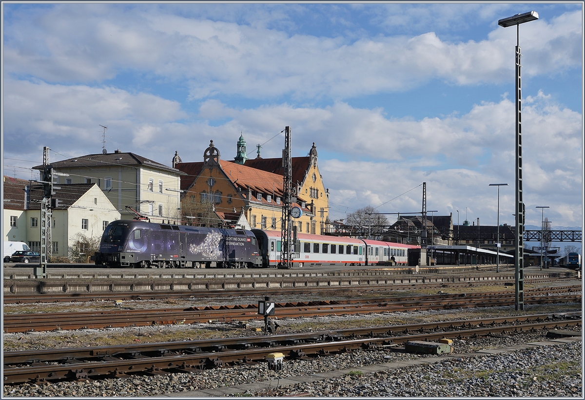 The ÖBB 1116 158  Litgh on the Darkness  wiht the IC  Bodensee  in Lindau Main Station. 16.03.2018