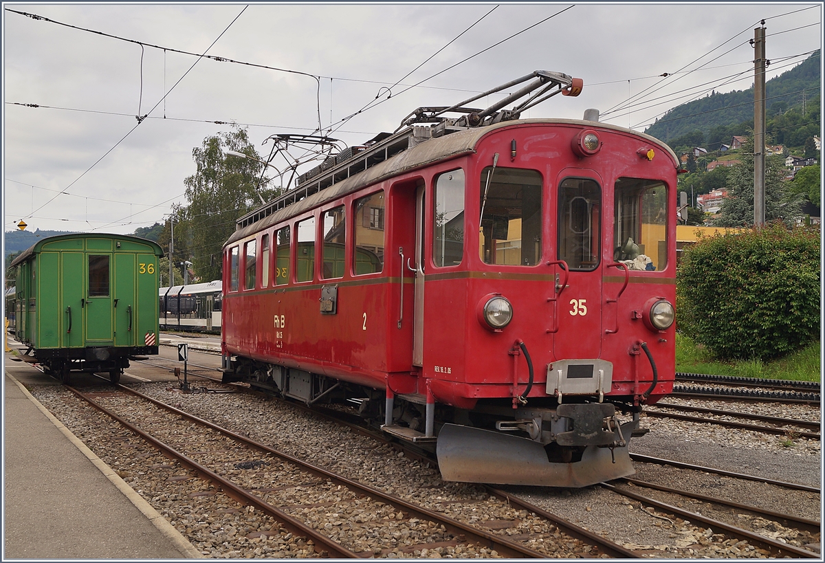 The RhB ABe 4/4 N° 35 (Bernina ABe 4/4 I) by the Blonay Chamby Railways in Blonay.
17.06.2018