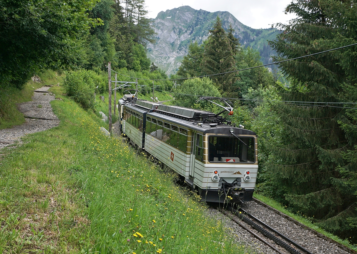 The Rochers de Naye Be 4/8 304 and 305 on the way to the summit by Caux. 

24.07.2020