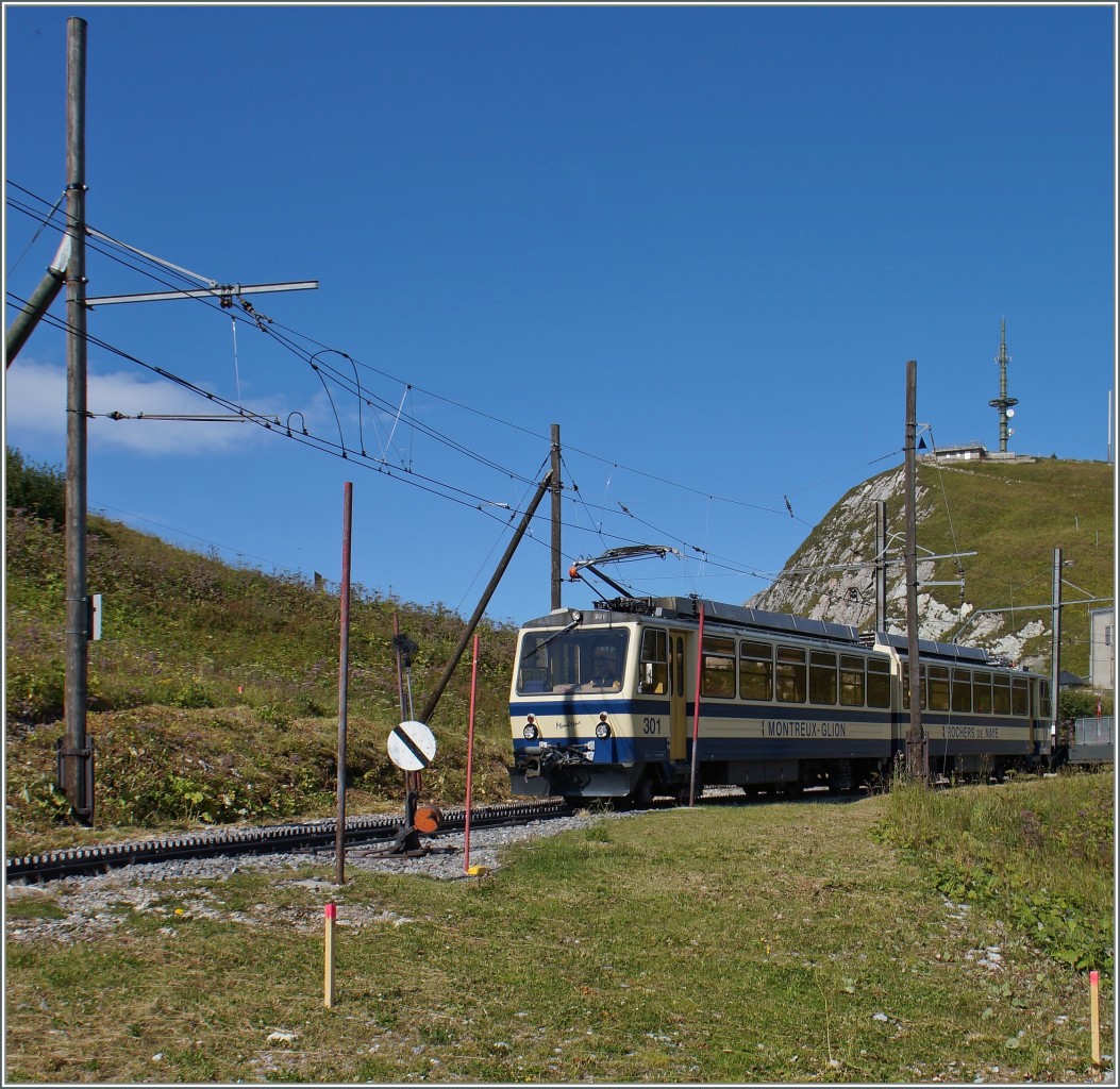 The Rochers de Naye Beh 4/8 301 is leaving the sumit Station.
04.09.2014