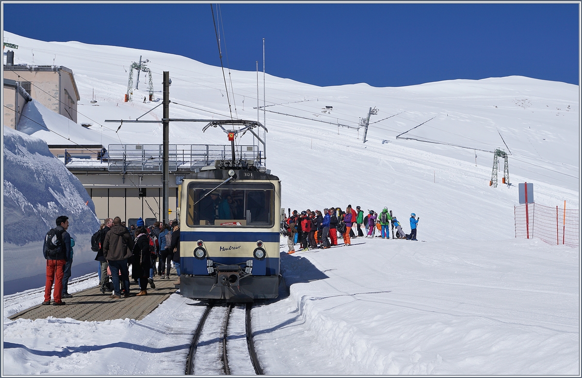 The Rochers de Naye Bhe 4/8 301  Montreux  on the summit station.
24.03.2018