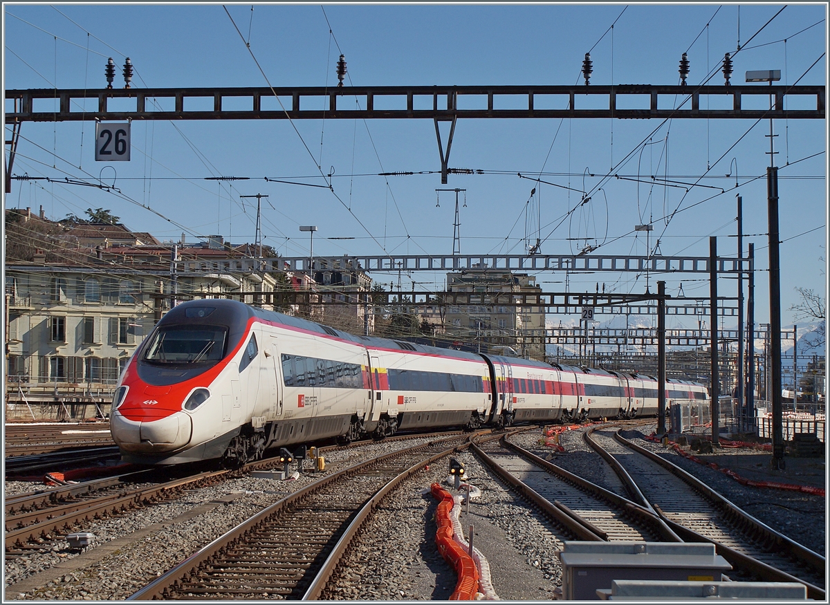 The SBB ETR 610 005 is the EC 39 from Geneva to Milan. This train is leaving the Lausanne Station. 07.03.2024