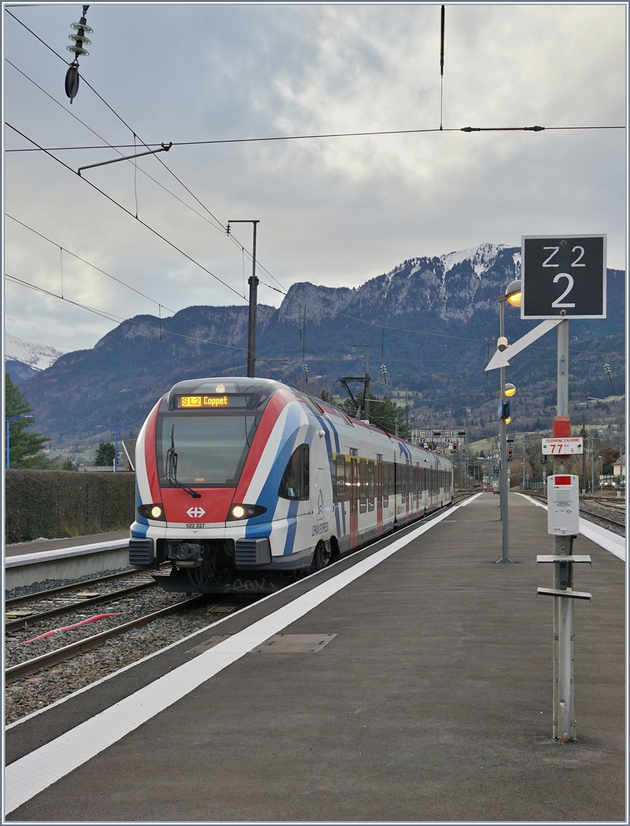 The SBB LEX RAQBe 522 227 on the way from Annecy to Coppet in La Roche sur Foron. 

13.02.2020