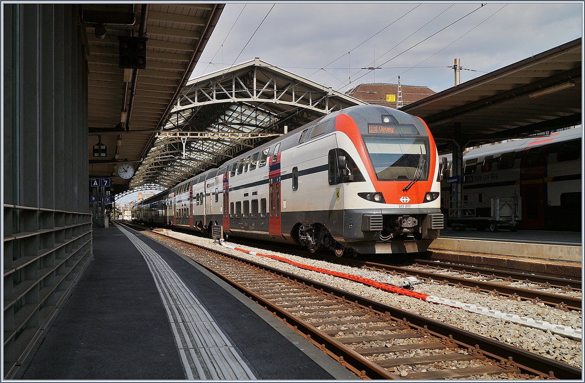 The SBB RABe 511 017  Schaffhausen  on the way to Vevey in Lausanne.

21.07.2020
