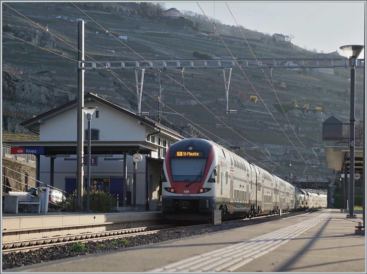 The SBB RABe 511 019 and an other one on the way to St Maurice in Rivaz. 

01.04.2021