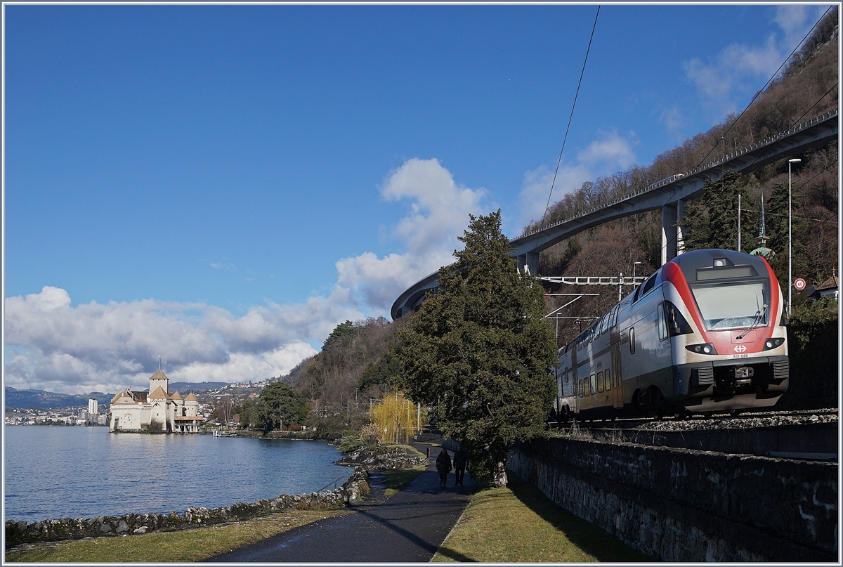 The SBB RABe 511 024 on the way to Annemasse by the Castle of Chillon.

25.02.2020