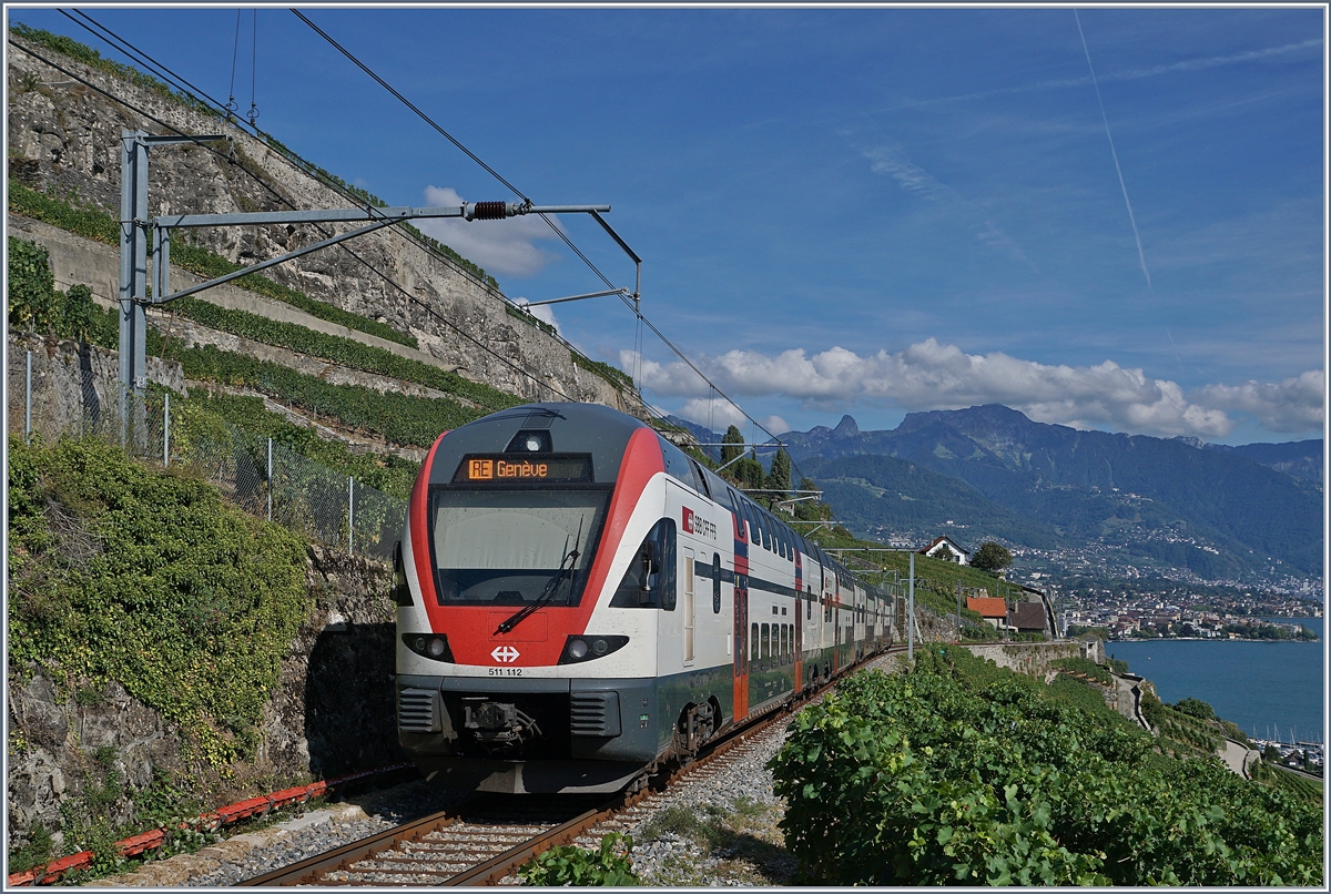 The SBB RABe 511 105 on the way to Geneva between Chexbres and Vevey.
26.08.2018