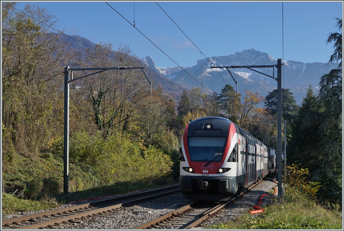 The SBB RABe 511 120 on the way from St Maurice to Annemasse in Burier.

23.11.2023