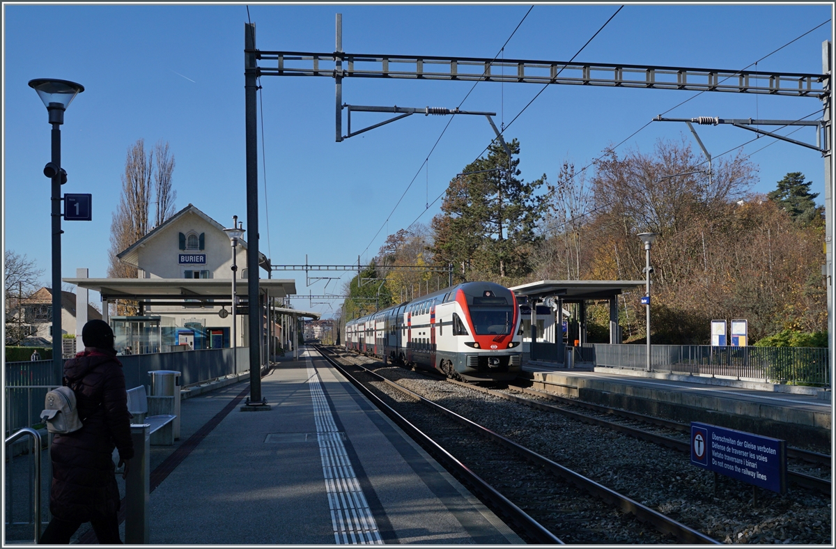 The SBB RABe 511 120 on the way from Annemasse to St Maurice in Burier. 

23.11.2023