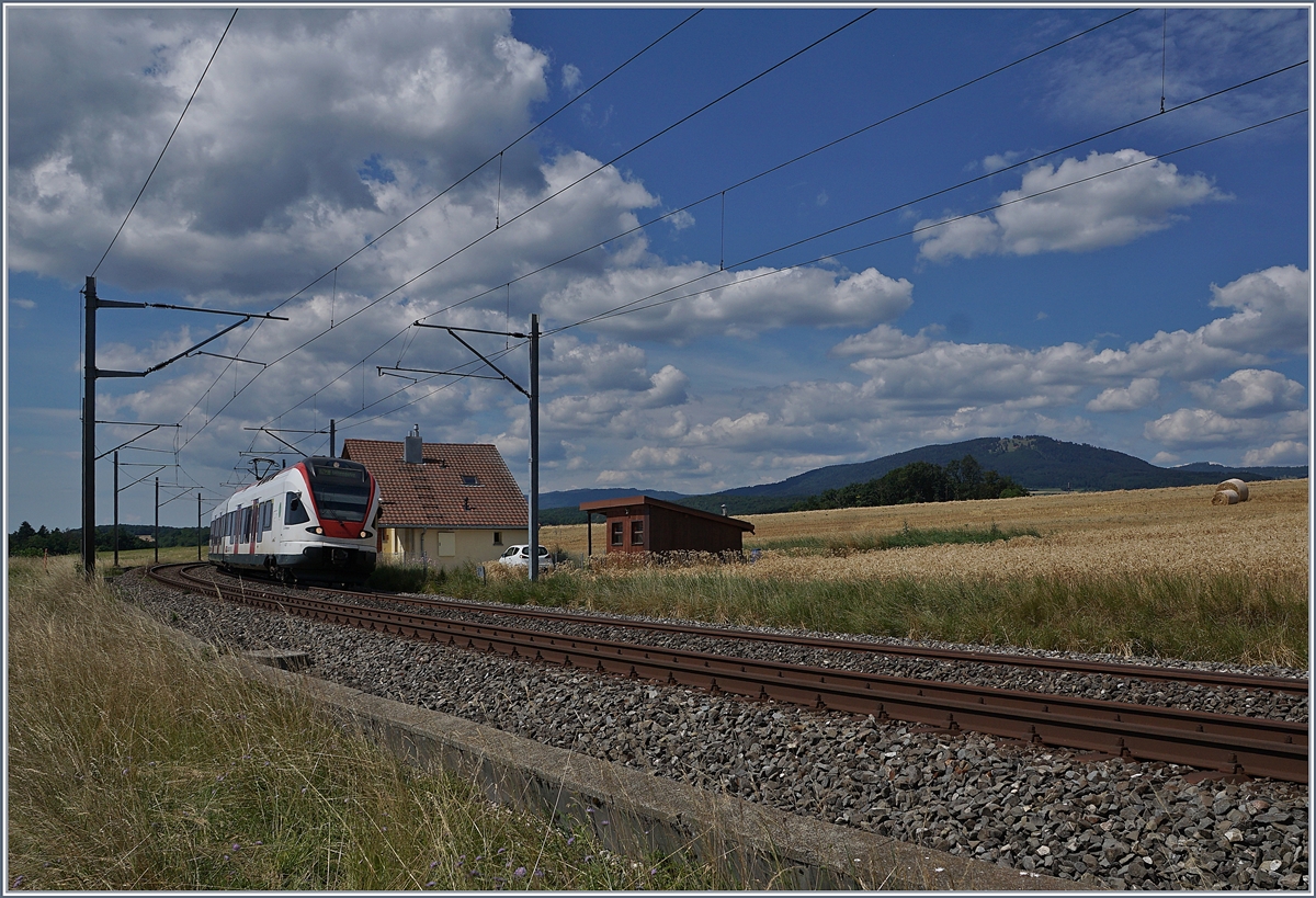 The SBB RABe 523 021  La Veveyse  on the way from Vallorbe to Villeneuve by Arnex. 

14.07.2020