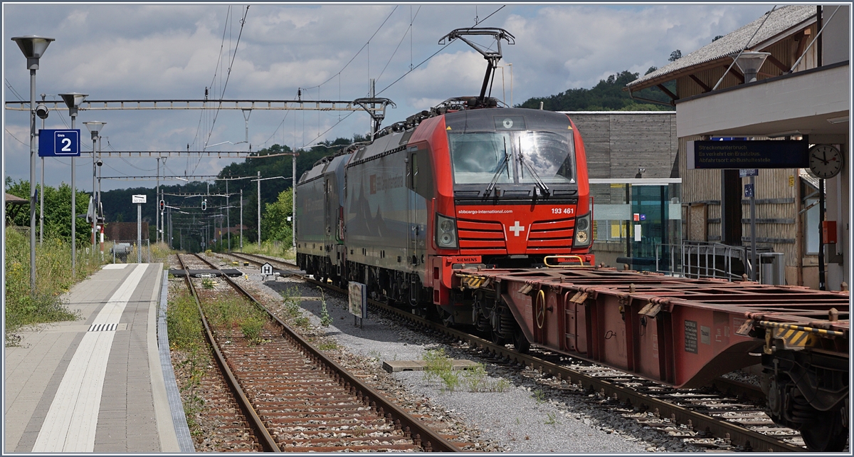 The SBB Re 193 461 and an other one in Läufelfingen. 
11.07.2018