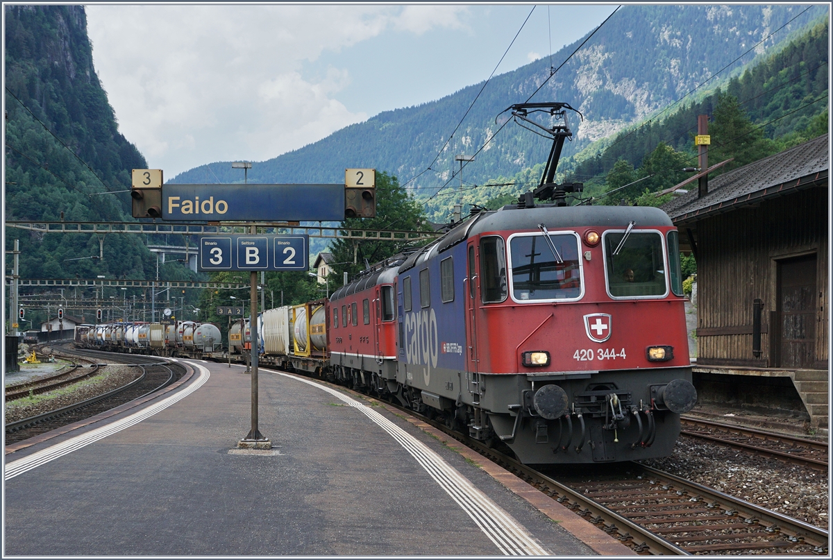 The SBB Re 420 344-4 and a Re 6/6 with a Cargo train in Faido.
21.07.2016