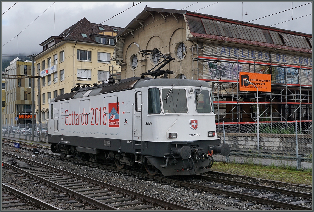 The SBB Re 4/4 II  Erstfeld  (Re 420268-5) in Vevey.
17.06.2016