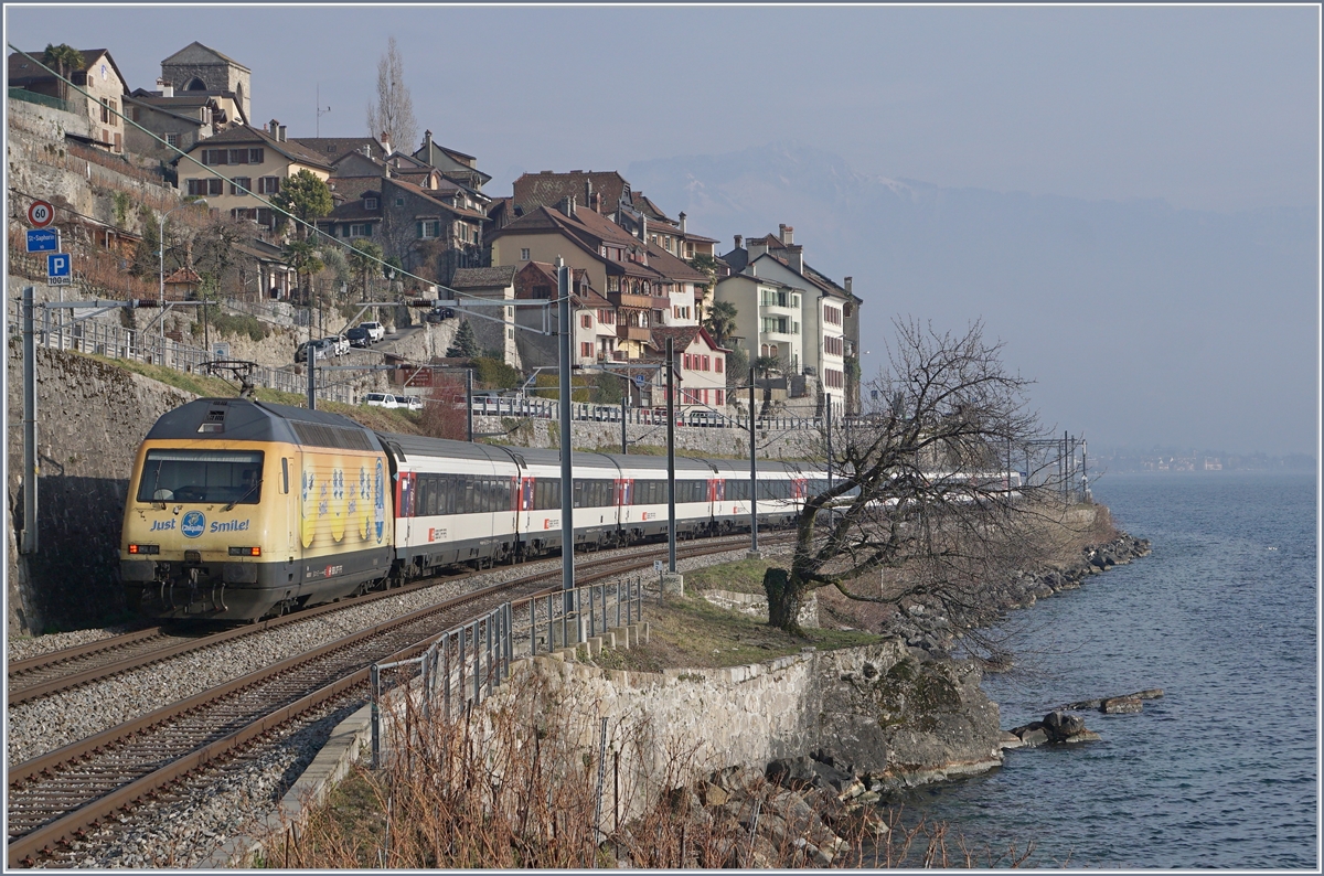 The SBB Re 460 029-4 with an IR To Brig by St Saphorin.
06.02.2018