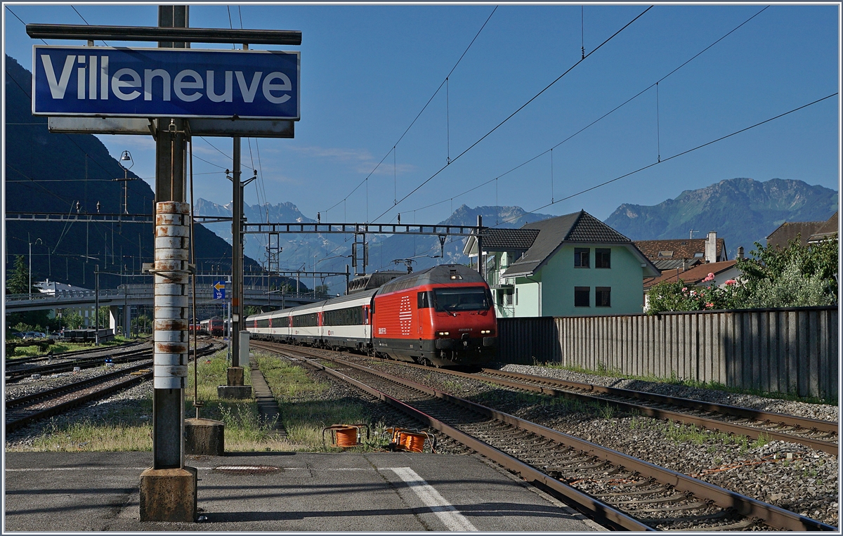 The SBB Re 460 044-9 with an IR to Geneva Airport in Villeneuve. 

01.07.2019