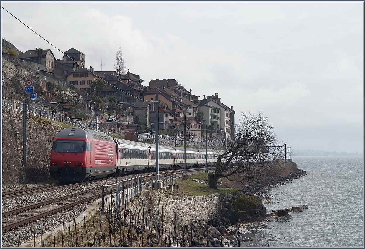 The SBB Re 460 052-4 with an IR to Brig by St Saphorin.
18.03.2018
