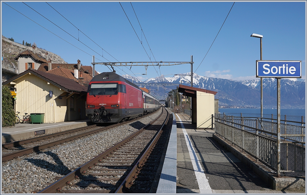 The SBB Re 460 059-9 with an IR to Brig by St Saphorin.
24.03.2018
