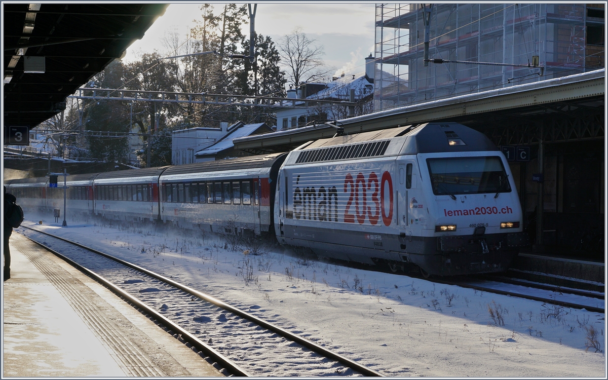 The SBB Re 460 075-5  Léman 2030  in Vevey.
15.01.2017