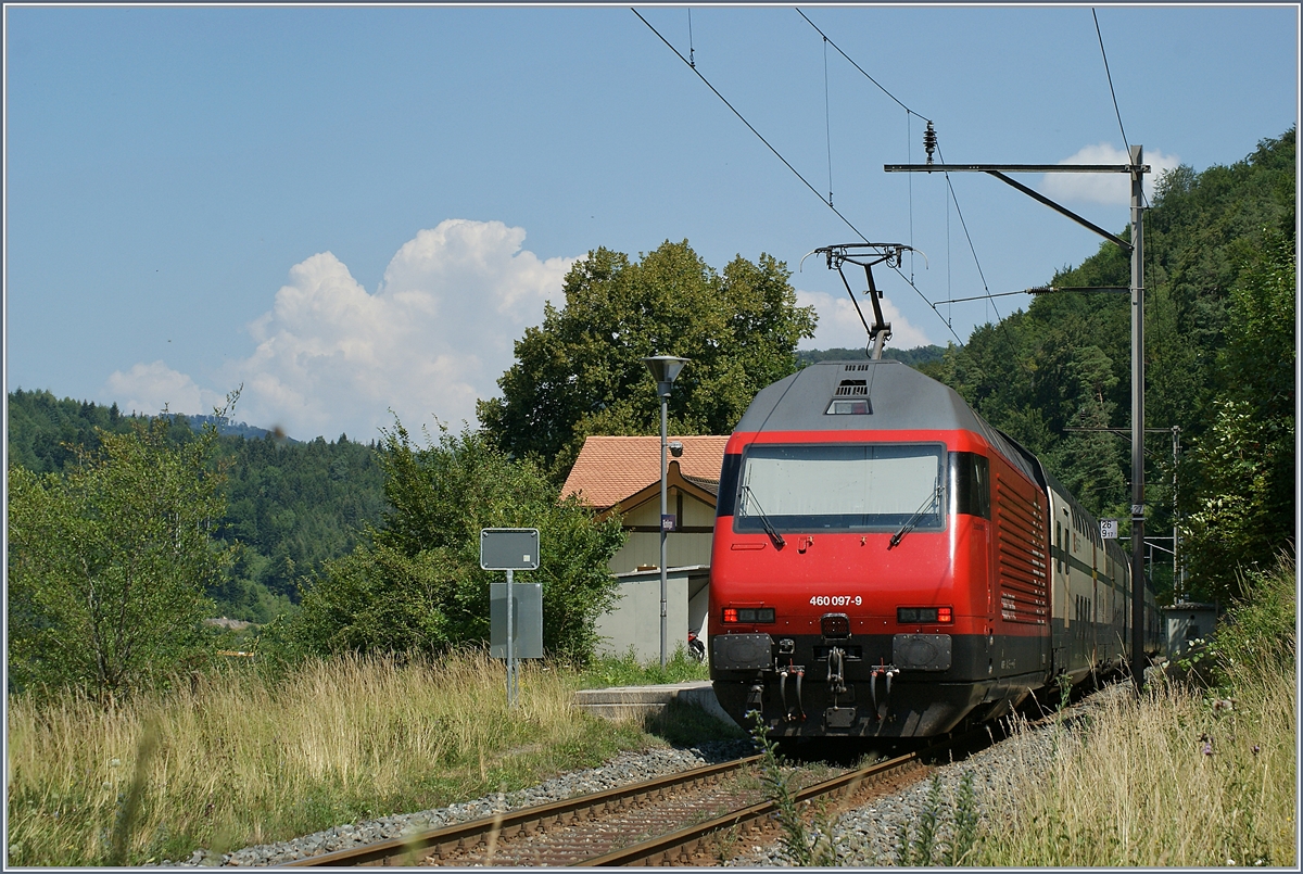 The SBB Re 460 097-9 with an IR in Rümlingen (Alte Hauenstein Line).
19.07.2018 
