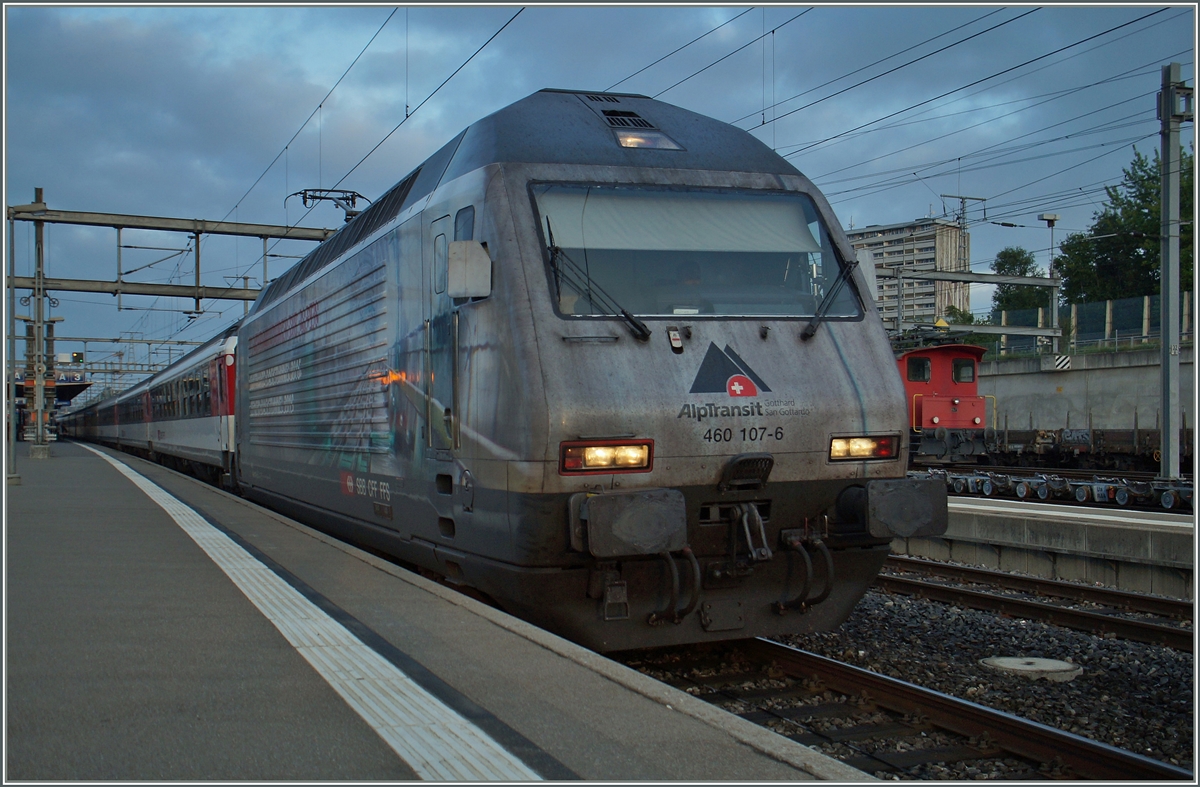 The SBB Re 460 107-6 in the early morning in Morgs.
03.07.2014