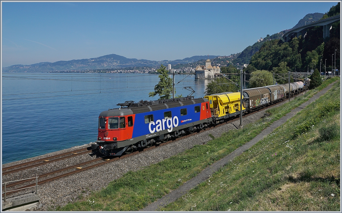 The SBB Re 620 063-6 with a Cargo train by Villeneuve with the Castle of Chillon in the background. 

27.07.2018