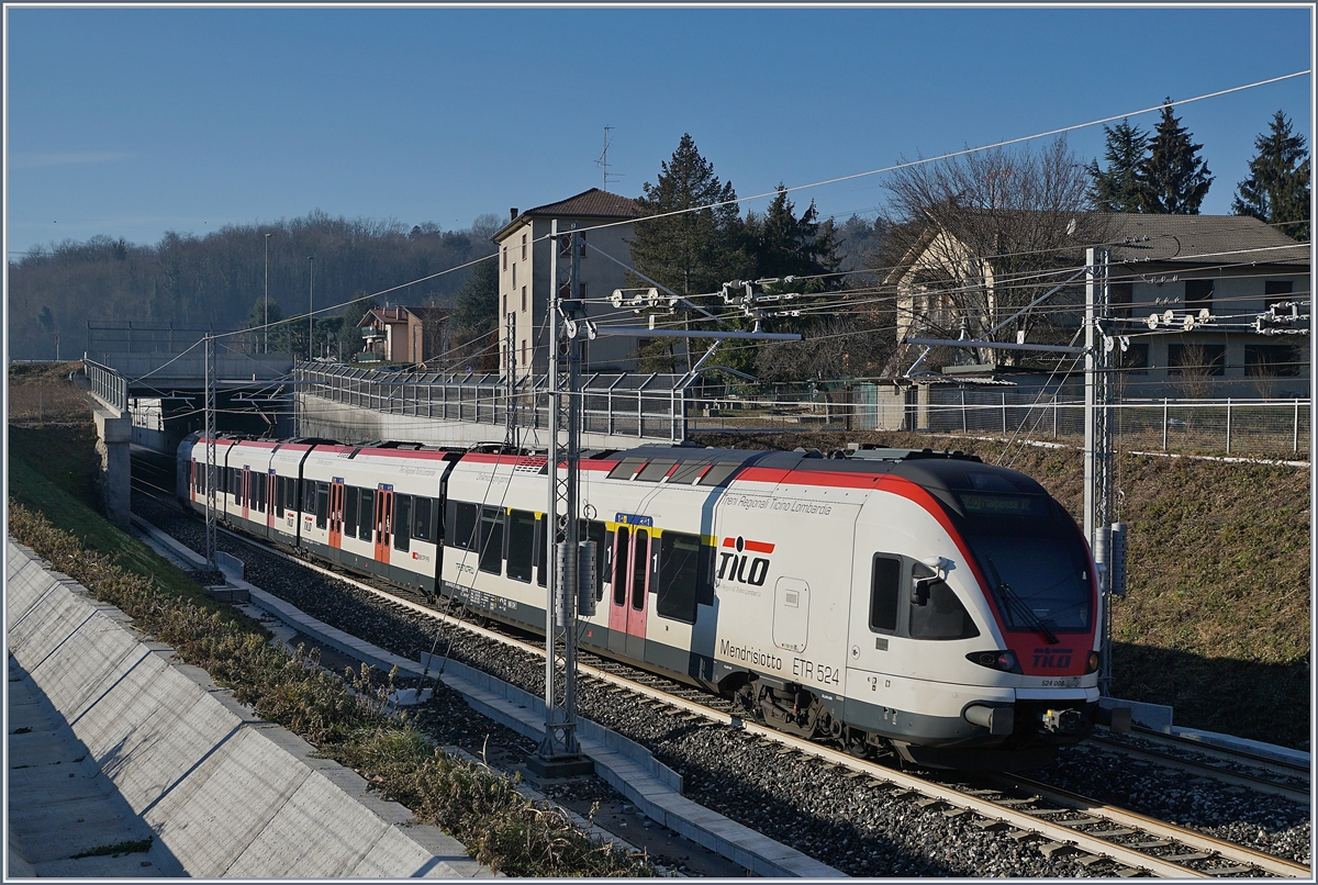 The SBB Tilo Flirt RABe 524 008  Mendrisiotto  on the way to Malpensa is arriving at Cantello Gaggiolo.
05.01.2019