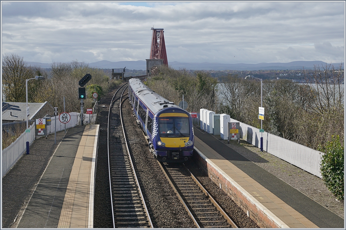 The ScotRail 170 461 is arriving at Queensferry Nord. In the Background the Forth Bridge.
23.04.2018