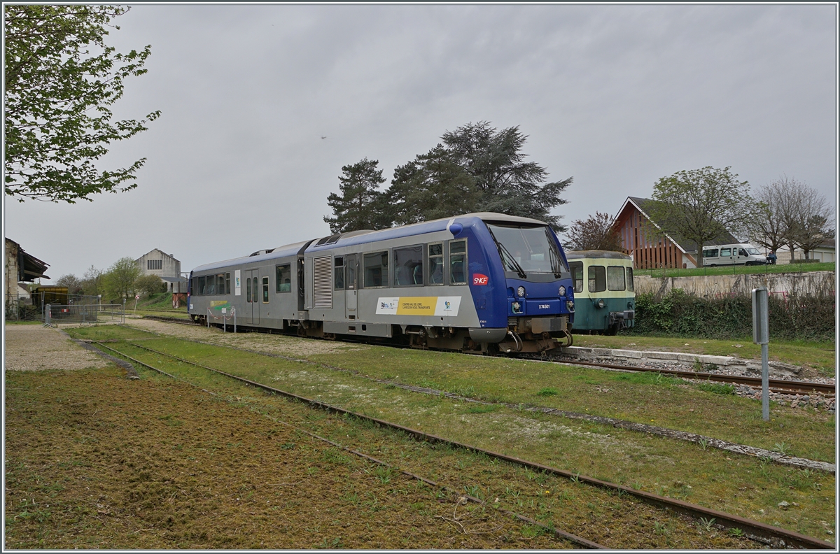 The small narrow-gauge railway  Blanc-Argent  runs in the middle of France: the SNCF X 74501 is now leaving the Valençay Station.

April 7, 2024