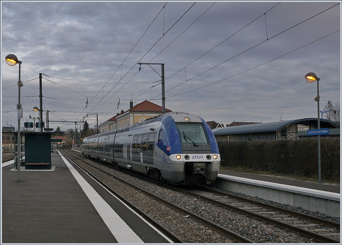 The SNCF 27 534 on the way from St Gervais to Annecy by his departure in La Roche sur Foron. 

13.02.2020