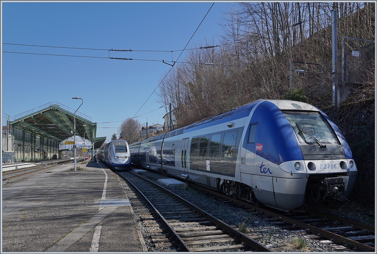 The SNCF 86706 and the TGV 287 are waiting in Evian her next service. 


23.03.2019