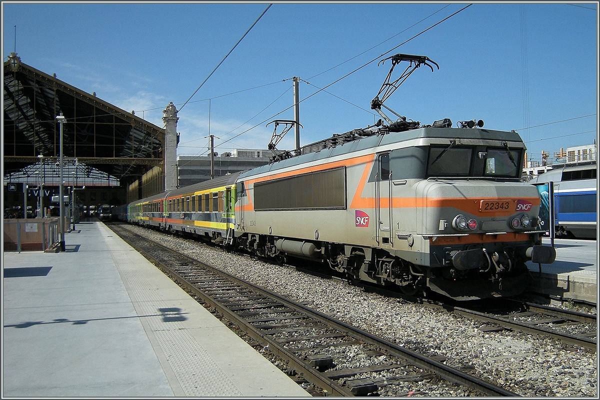 The SNCF BB 22343 in Marseille. 
17.04.2009