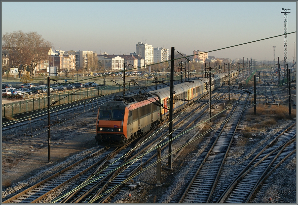 The SNCF BB 26 148 with a TER 200 is arriving at Mulhouse.
11.12.2013 