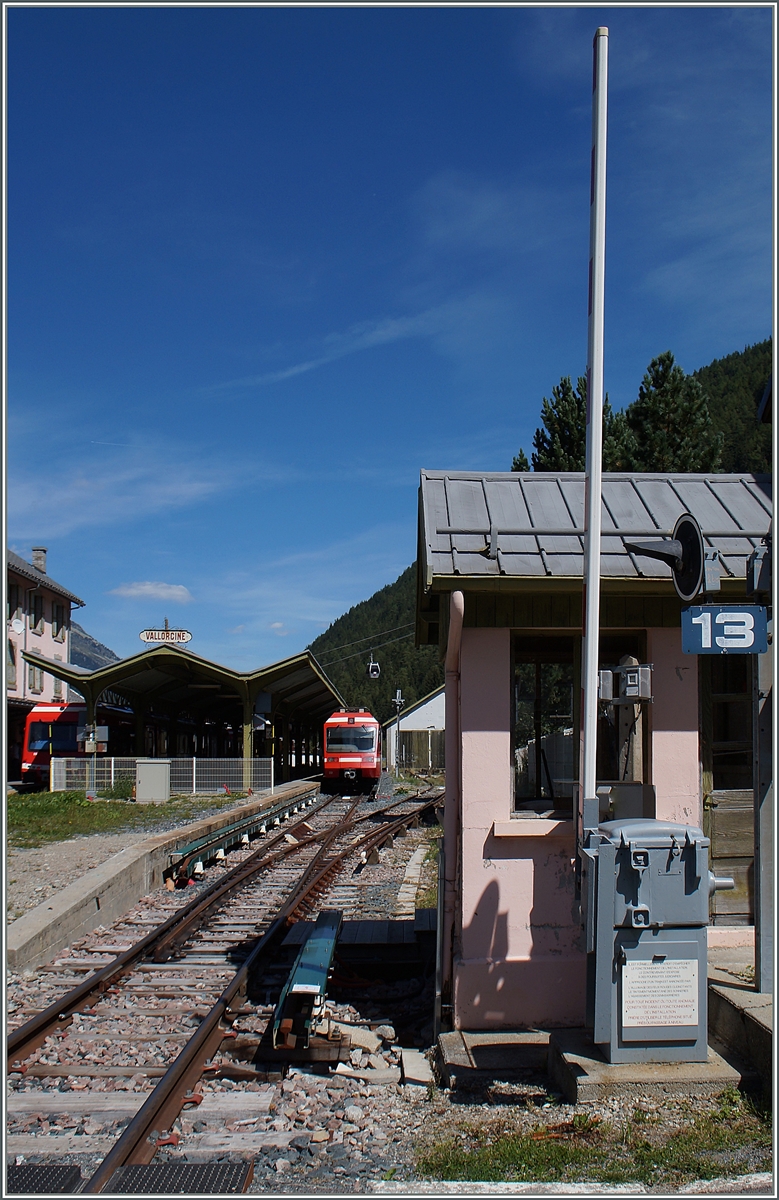 The SNCF Station Vallorcine with a train to Martingy in the background.
28.08.2015