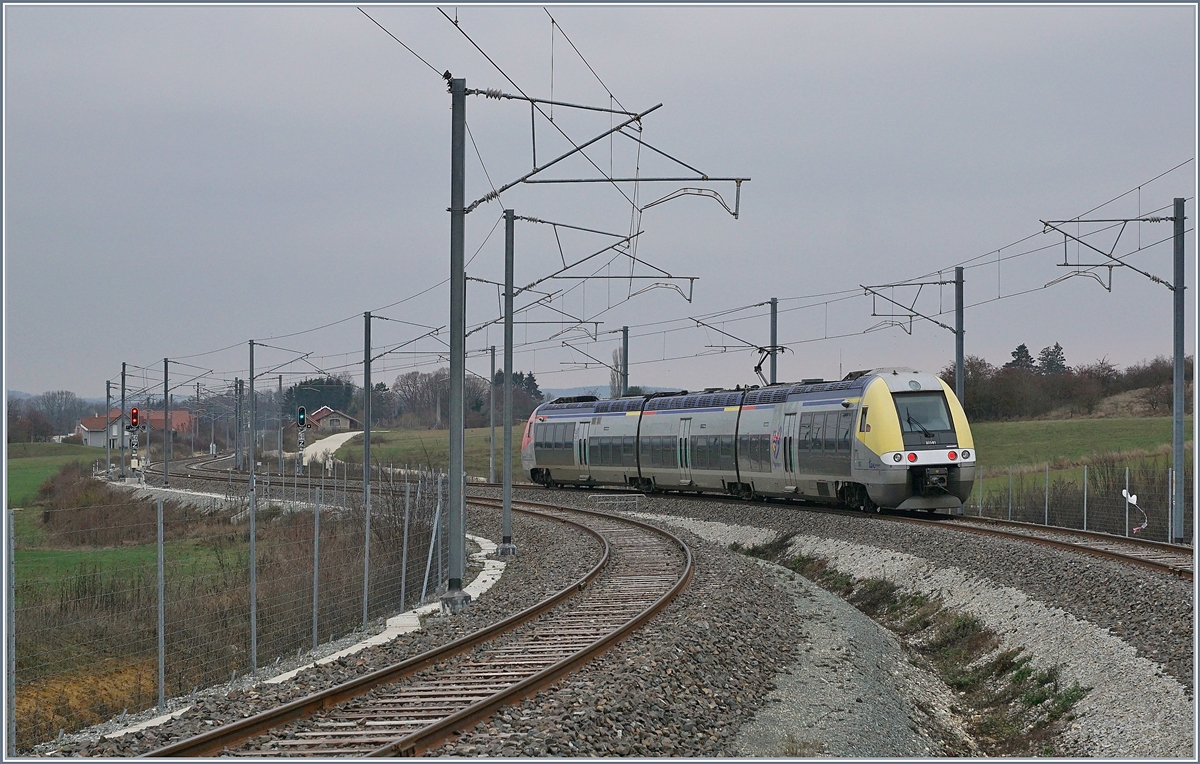 The SNCF Z 27582 is leaving the new Statin of Meroux TGV on the way to Belfort.
15.12.2018