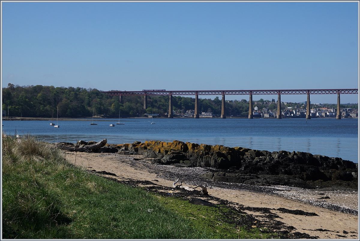 The south part of the Forth Bridge by Dalmeny wiht a Scotrail Serice to Edinburgh.
03.05.2017