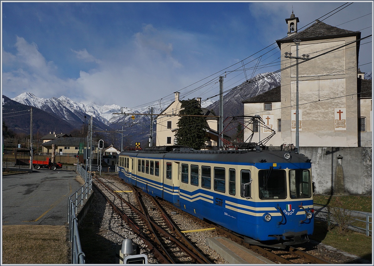 The SSIF ABe 8/8 23 Ossola is on the way from Locarno to Domodossola and is leaving Trontano.
01.03.2017