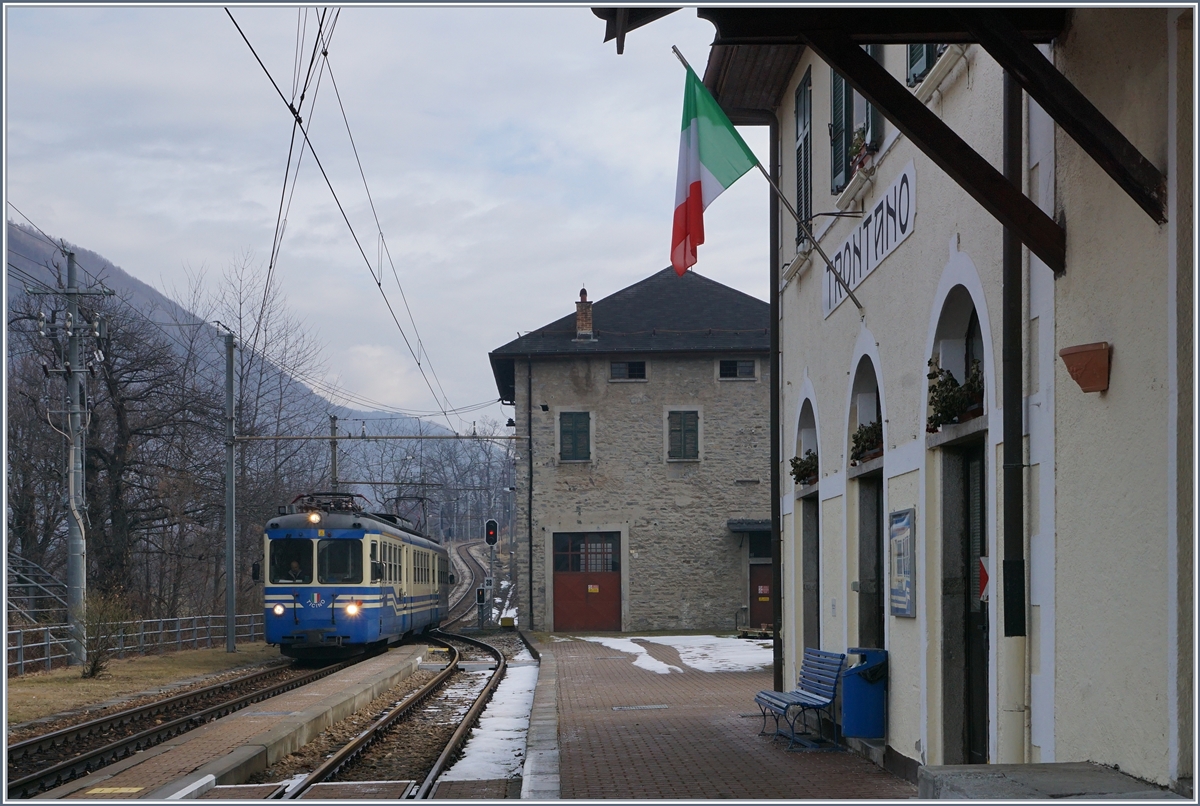 The SSIF ABe 8/8 from Re to Domosossola is arriving at Trontano. 31.01.2017