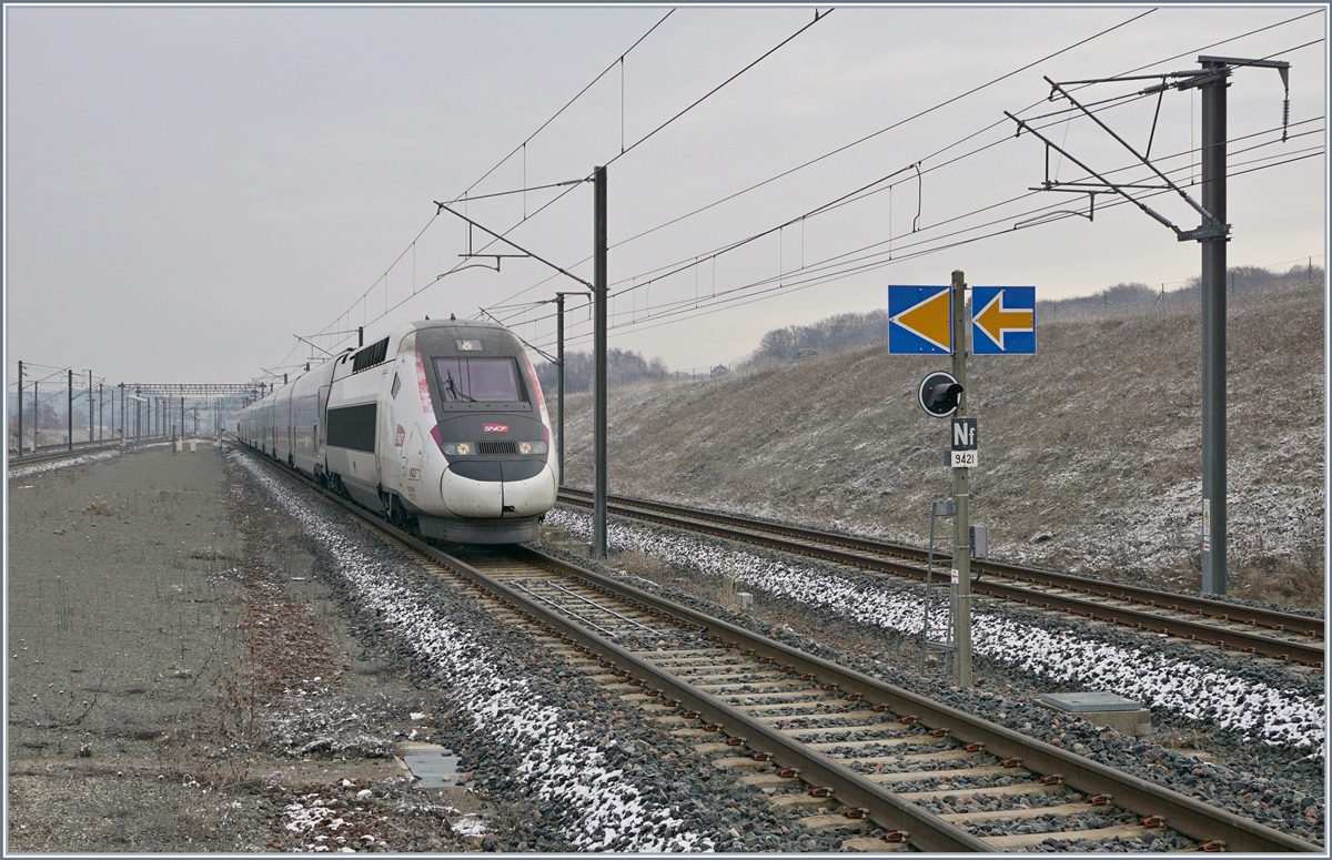 The TGV 9880 from Luxemburg to Montpellier is arriving at the Belfort-Montbelier TGV Station.
11.01.2019
